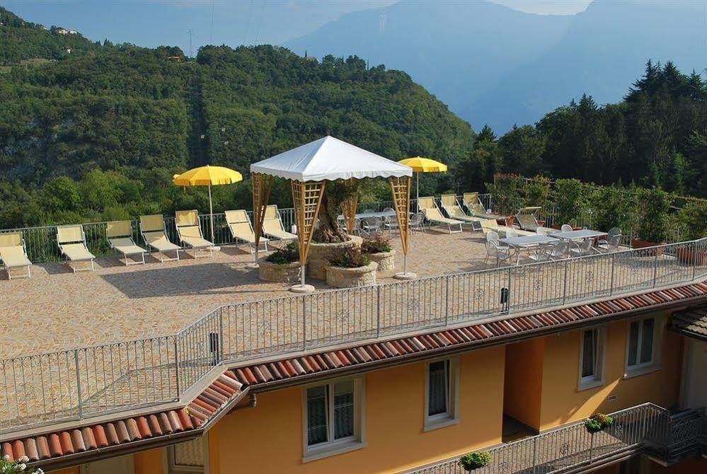 Residence Terry Tremosine Buitenkant foto